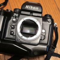 Nikon F4 S con NIKKOR 35-70 f/2,8 con custodia