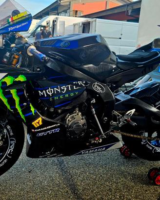 YAMAHA R1 2015
