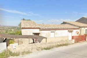 Villetta con terreno in C/DA San Giacomo (RG)