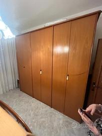 Armadio e comò in legno massello