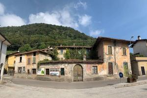 Villa di 1000 m² con più di 5 locali a Valbrona