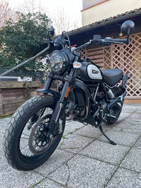 Ducati Scrambler Icon Dark 35Kw MY22 (patente A2)