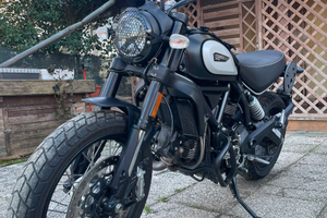 Ducati Scrambler Icon Dark 35Kw MY22 (patente A2)