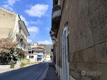 CASA DI CORTE A SANTA MARIA A VICO