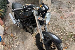 moto Ducati Monster 600 dark