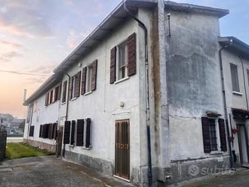Immobile in asta di 235 m² con 4 locali e box auto