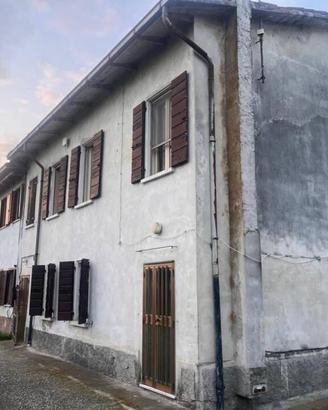 Immobile in asta di 235 m² con 4 locali e box auto