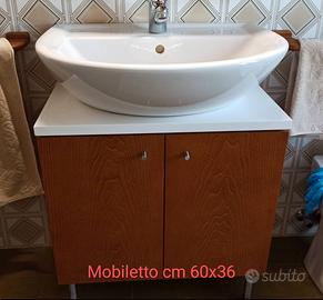 Mobili bagno su misura. 