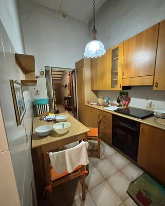 Cucina, tavoli, sedie, armadi, mobili in genere