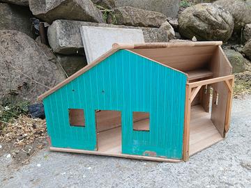 Capannone giocattolo in legno