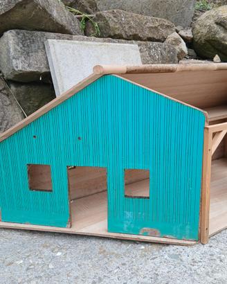 Capannone giocattolo in legno