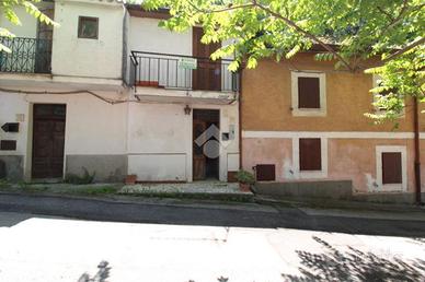 2 LOCALI A SCANDRIGLIA