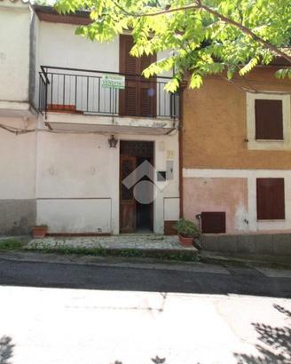 2 LOCALI A SCANDRIGLIA