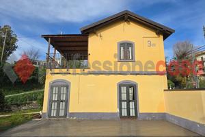 Fratte- Soluzione Indipendente con Giardino