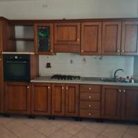 cucina tavolo e sedie 