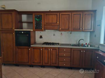 cucina tavolo e sedie 