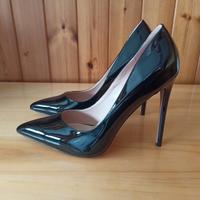 Décolleté in vernice nera