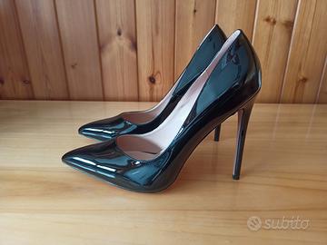 Décolleté in vernice nera