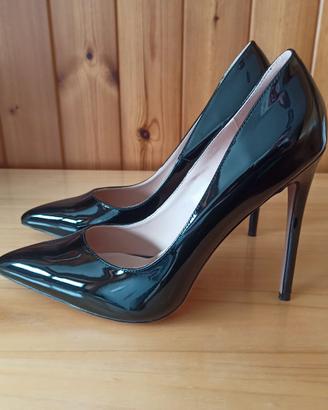Décolleté in vernice nera
