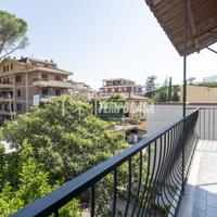 APPARTAMENTO CON TRE BALCONI E POSTO AUTO, IN VIAL