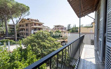 APPARTAMENTO CON TRE BALCONI E POSTO AUTO, IN VIAL