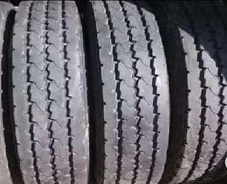 4 gomme usate di autocarro 12 22.5 continental