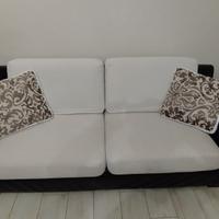 divano in pelle e tessuto 