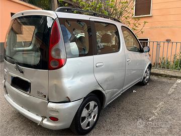 Yaris verso 2000