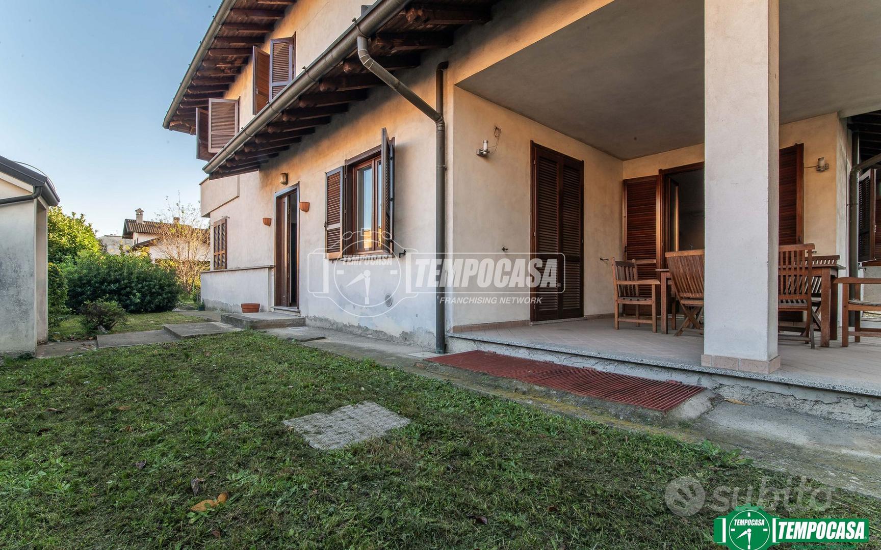 VILLA SINGOLA CON GIARDINO E BOX - View 4