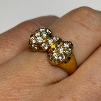 Anello oro giallo e diamantini a forma di fiocco
