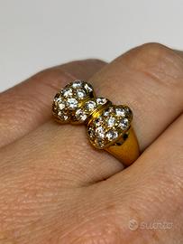 Anello oro giallo e diamantini a forma di fiocco