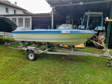 Barca piccolo motoscafo