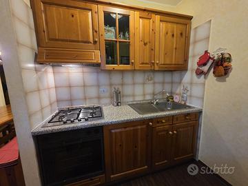 Cucina e sala da pranzo in legno