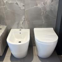 Coppia sanitari filo muro vaso ,bidet e  coperto