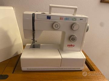 Macchina da cucire con mobiletto
