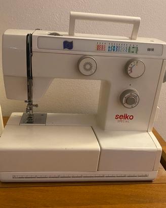 Macchina da cucire con mobiletto