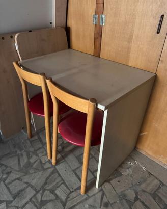 Scrivania con 2 sedie in legno