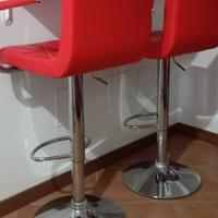 Sgabello in metallo cromato e seduta imbottita