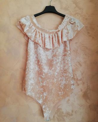 Body donna con balza al collo effetto velluto.