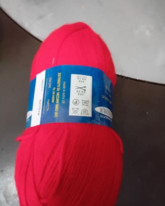 Gomitolo di lana rossa
