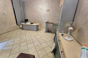 Locale commerciale ristrutturato - via l