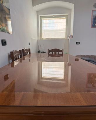 Tavolo da pranzo in legno stile classico con finit