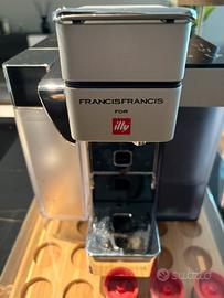 Macchinetta Caffe Illy + cappuccino