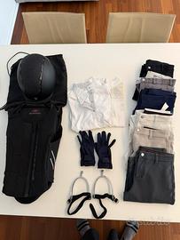 Assortimento abbigliamento equestre