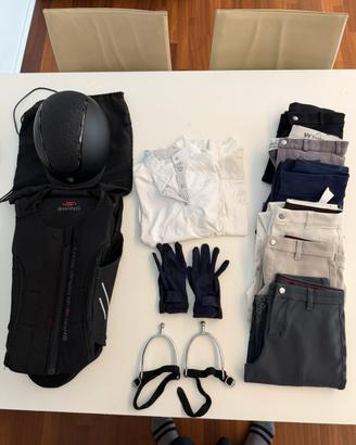 Assortimento abbigliamento equestre