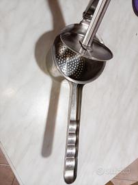 Schiaccia patate e taglia patatine 