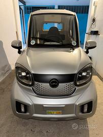 Quadriciclo Scooter elettrico cabinato F4 Ufo