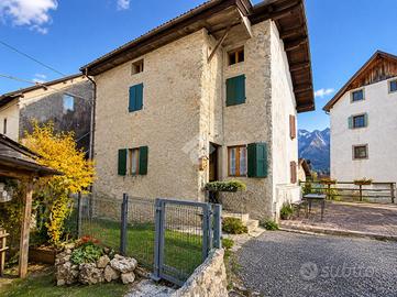 CASA SEMINDIPENDENTE A OVARO