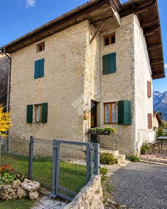 CASA SEMINDIPENDENTE A OVARO
