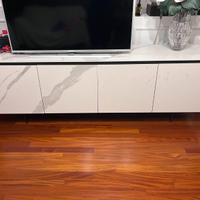 Madia effetto marmo bianco elegante